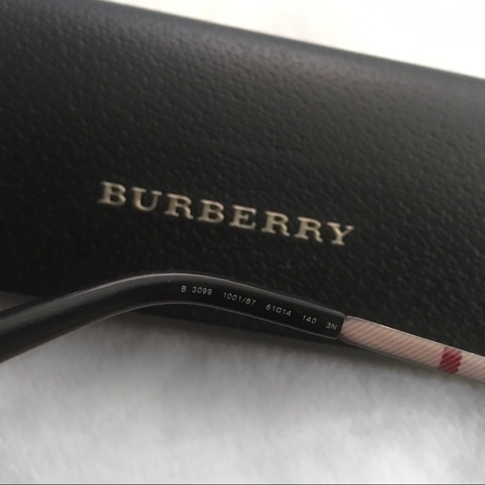 SOLD ❌ Burberry Aviator Sunglasses - Picture 6 of 8